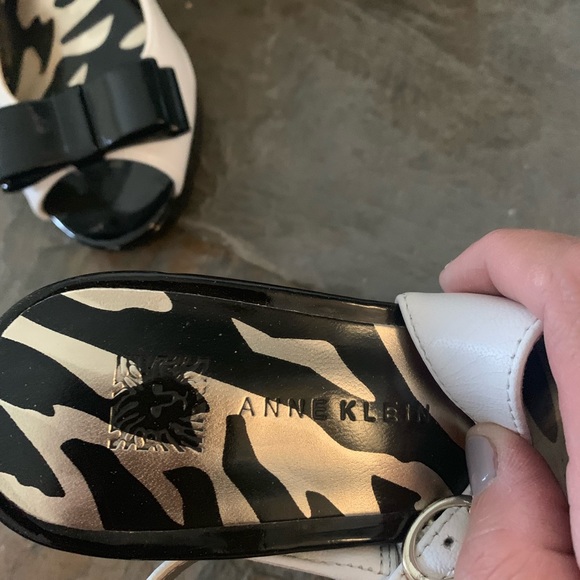 5 for $25 Anne Klein Strappy Sling Back Heels - Picture 3 of 6